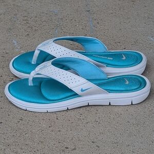 Nike Comfort Soles Flip Flops Size 9 Women.